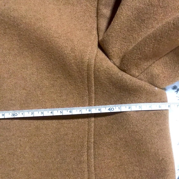 Wool-Blend Short Coat

Classic short coat in our soft wool-blend - Picture 11 of 13